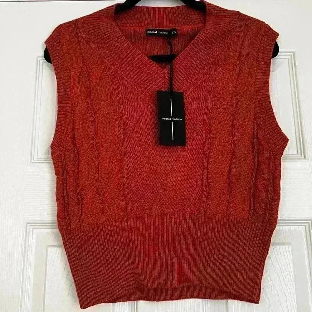 Moon & Madison Knitted Sweater Vest